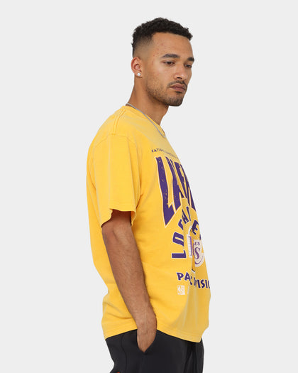 Mitchell & Ness Los Angeles Lakers Division Arch T-Shirt Faded Yellow