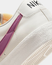 Nike Blazer Low '77 Vintage Sail/Light Bordeaux/Vivid Sulfur