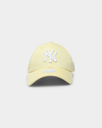 New Era Women's New York Yankees "Yankees Colour Pop" 9FORTY Strapback Soft Yellow